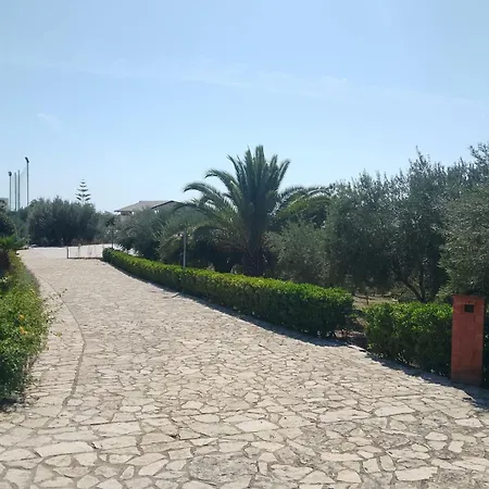 Appartanvilla Con Piscina A San Leone