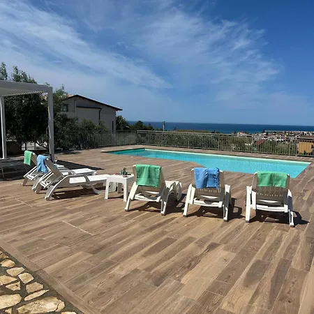 Appartanvilla Con Piscina A San Leone